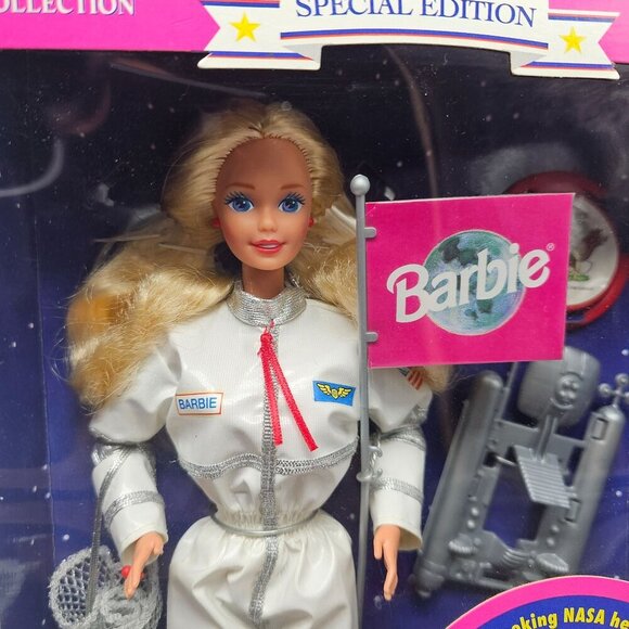 Special Edition Astronaut Barbie Doll The Career Collection Acc. Moon Rocks - Picture 3 of 6